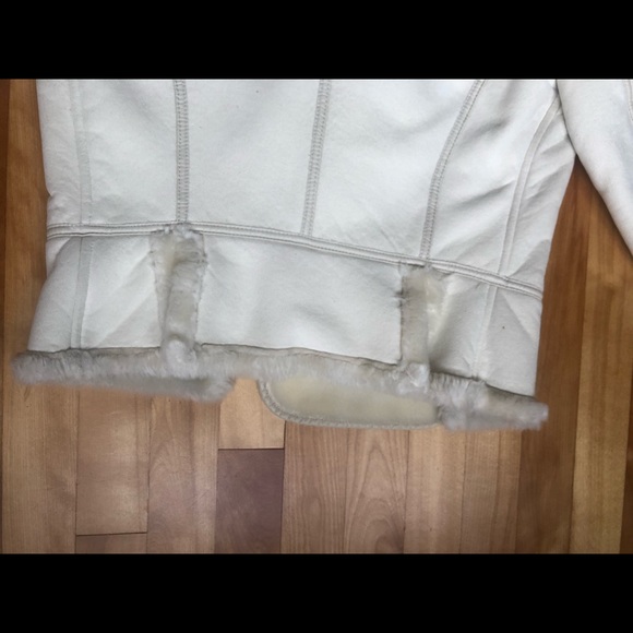 Perfect for jeans or other pans. Chic Jacket, Faux Fur, White, Size 0-2. - Picture 7 of 8